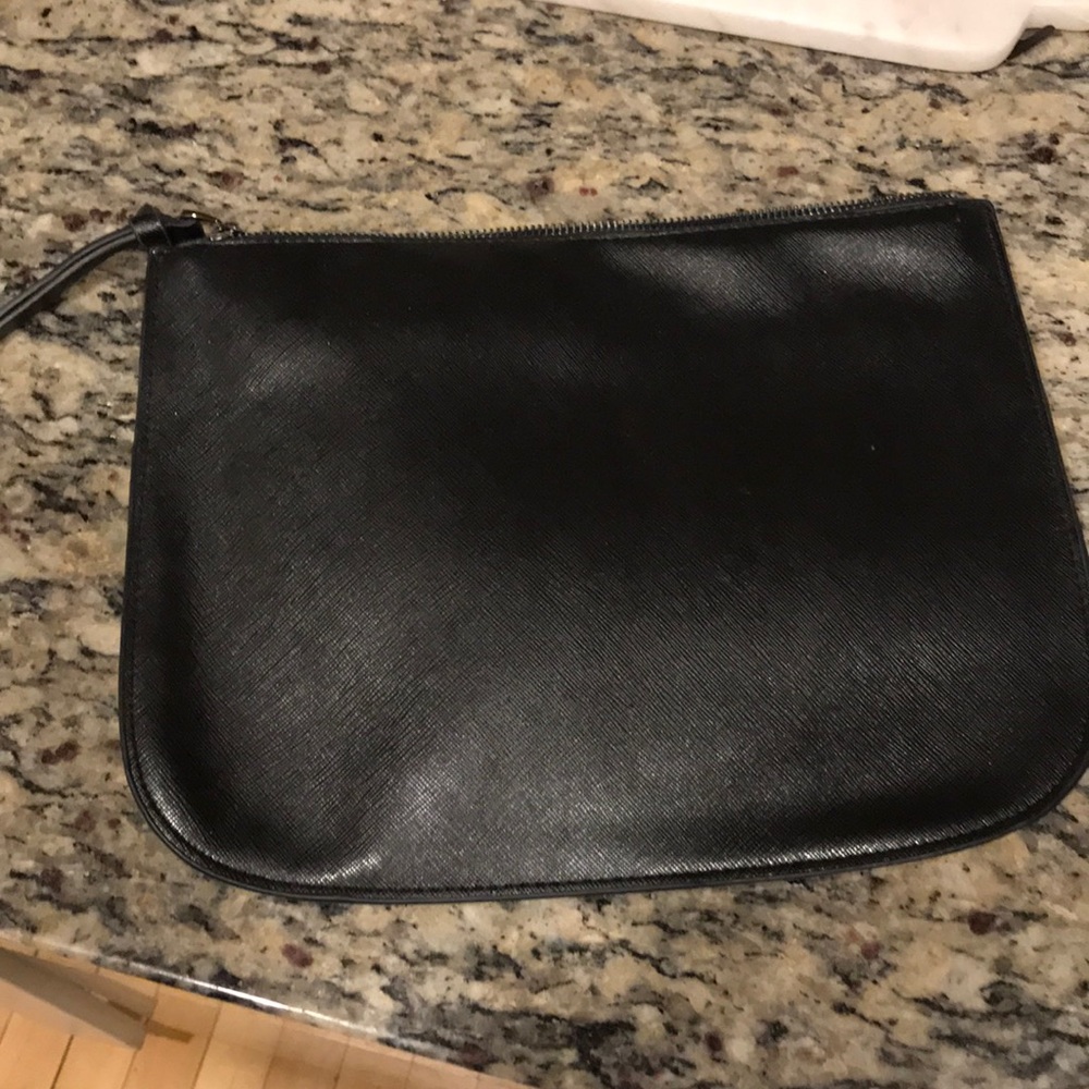 URBAN OUTFITTERS BLACK CLUTCH
